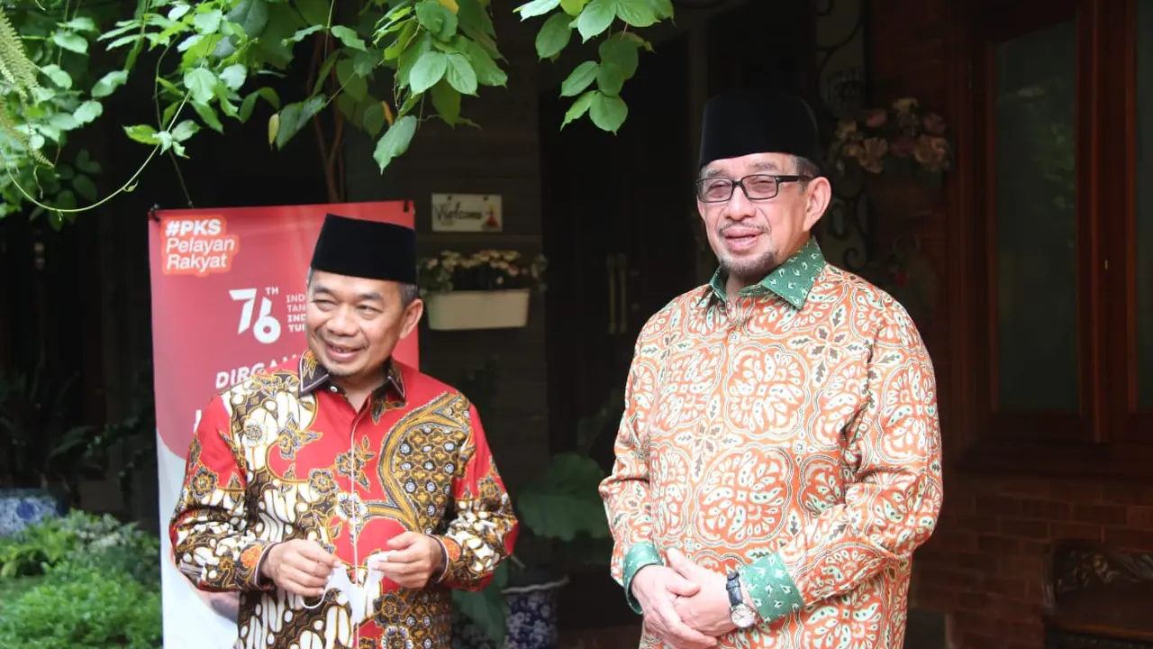 Ketua Majelis Syura PKS Dr Salim Segaf Aljufri dan Ketua Fraksi PKS DPR RI Jazuli Juwaini.