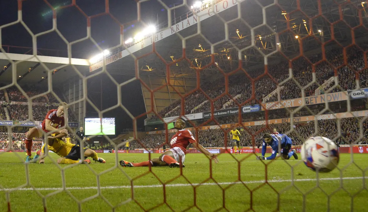 Gol pemain Arsenal, Lucas Perez ke gawang Nottingham Forest pada putaran ketiga Piala Liga Inggris di Stadion The City Ground, Rabu (21/9/2016) dini hari WIB. (Action Images via Reuters/Tony O'Brien)