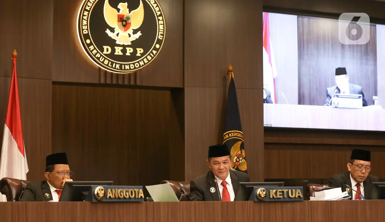Pemeriksaan hari ini merupakan yang ketiga dalam empat perkara dugaan pelanggaran KEPP yang melibatkan ketua dan anggota KPU RI. (Liputan6.com/Herman Zakharia)