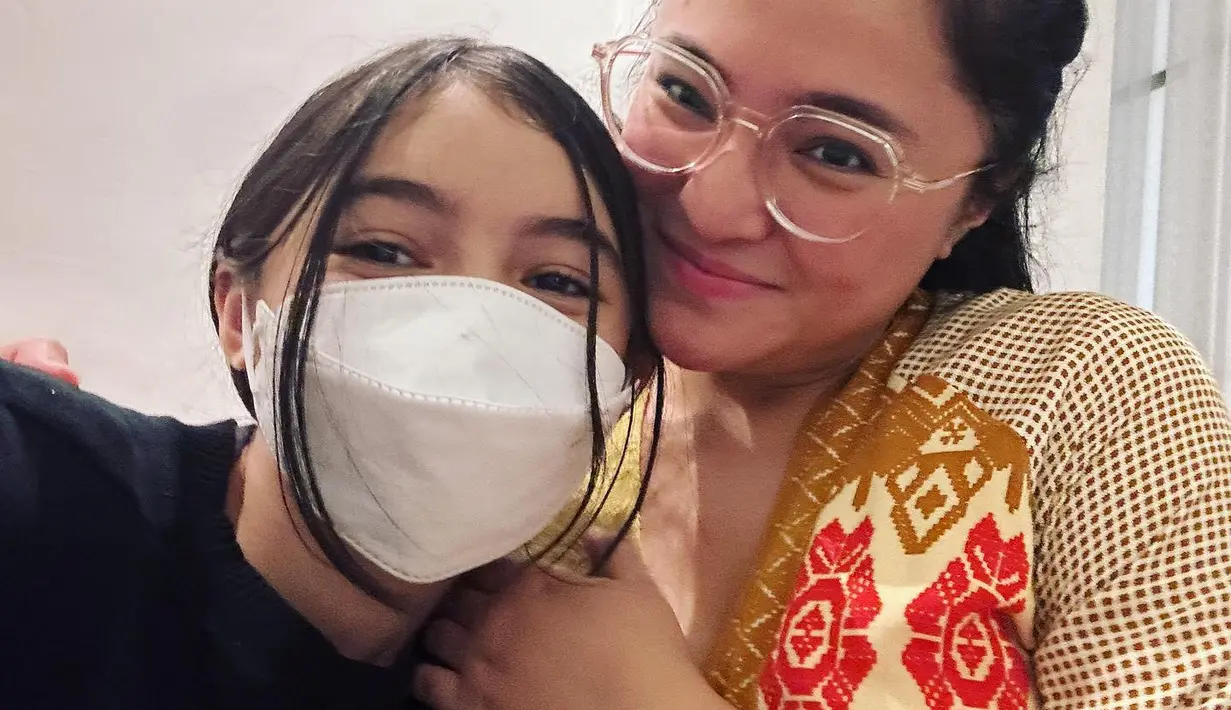 <p>Walaupun tak mendapat hak asuh, Marshanda tetap menjaga kedekatan dengan putrinya. Bahkan kasih sayang ibu dan anak ini tampak makin kuat. [Foto: Instagram.com/marshanda99]</p>