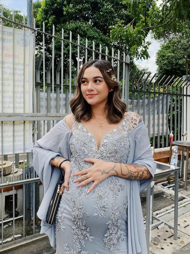 7 Potret Demi Langston Pamer Baby Bump Anak Ke-4 Ini Menawan