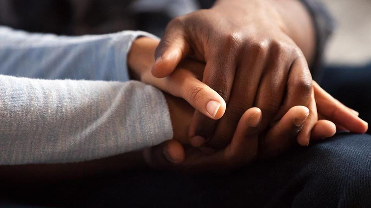 Dari ungkapan permintaan maaf yang tulus hingga kata-kata penuh cinta yang bisa membuat hatinya meleleh, berikut kata-kata buat pacar yang lagi marah yang bisa Anda berikan.