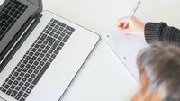 Ilustrasi laptop. (dok. Unsplash.com/J. Kelly Brito/@hellokellybrito)