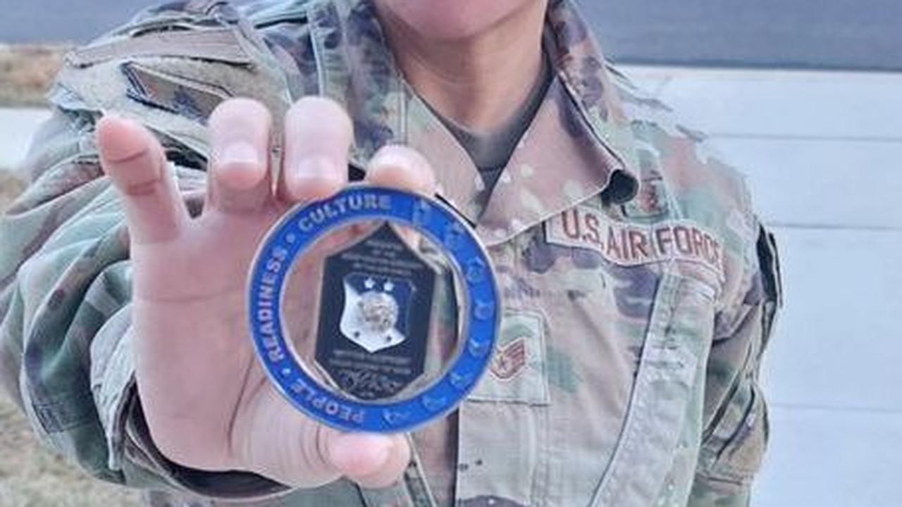 Jenderal Bintang 2 Polri mendapatkan ucapan selamat dari US Air Force ini sontak mencuri perhatian masyarakat luas. Berbagai komentar pun membanjiri unggahan tersebut. <br>