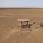 Salah satu jenis struktur batu yang ditemukan di Sahara bagian barat, yang dikenal sebagai "dolmen." (Kredit: Hak Cipta Nick Brooks dan Joanne Clarke, dosen senior di University of East Anglia)