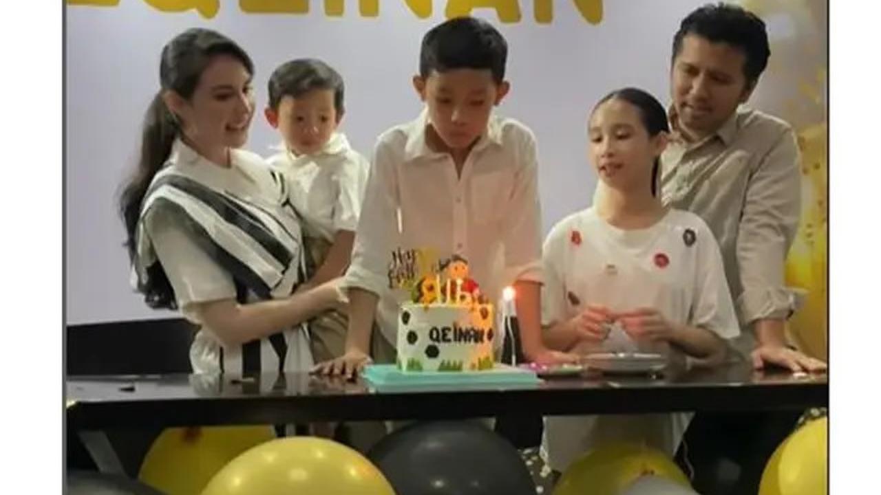 6 Potret Arumi Bachsin dan Emil Dardak Gelar SyukuranUltahAnak, Sederhana di Rumah