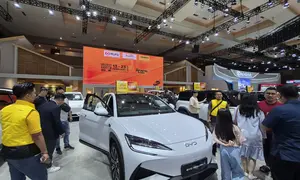 Booth Adira Finance di Indonesia International Motor Show (IIMS) 2025.