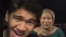 Nadine Syawali dikenal lewat gaya berhijab yang mencuri perhatian netizen. Ayman, sebagai Gen Z aktif di medsos, terlihat sangat menikmati masa pacarannya. Kebersamaan mereka jadi sorotan karena dinilai manis, serasi, dan menghibur. (Liputan6.com/Tiktok/@aymansbarubangun)