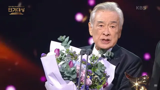 Lee Soon Jae Raih Daesang Pertama di Umur ke-90, Penghargaan di Antara Perjalanan Panjang Kariernya (credit: youtube.com/@KBSdrama).