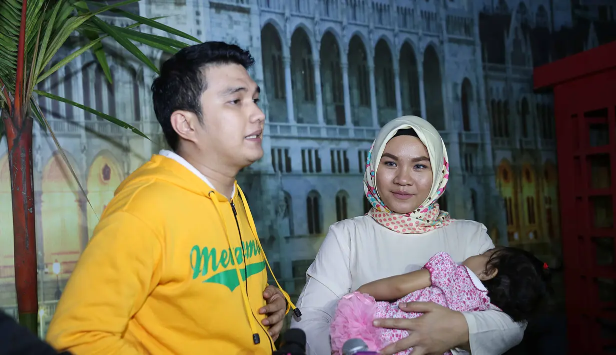 Selain Jupe, Aldi Taher juga banyak belajar dengan Ria Irawan. Pesinetron ini juga ikut bergabung dalam grup pejuang kanker. Yang selalu memberikan support satu sama lain. (Nurwahyunan/Bintang.com)