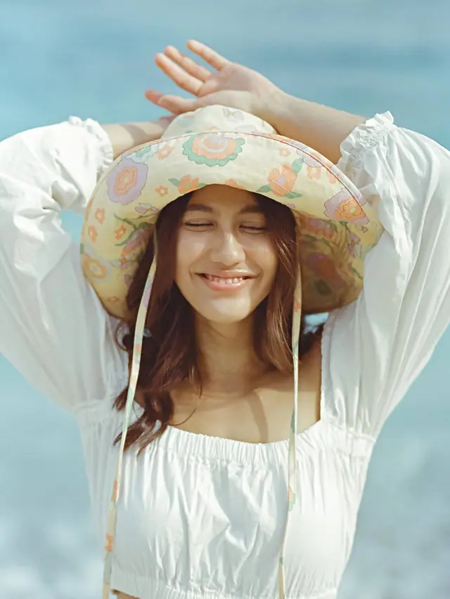 FOTO: Tampil Menawan, Ini Gaya Pevita Pearce Photoshoot di Pinggir Pantai