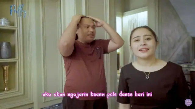Momen Seru Prilly Latuconsina Ajari Keanu Pole Dance