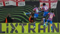 Gol Mateta membawa Crystal Palace unggul dengan skor 1-0 hingga berakhirnya pertandingan. (AP Photo/Michael Probst)