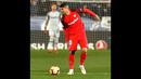 <p>Ever Banega. Gelandang Sevilla mengalami cedera di kaki kiri karena retak di bagian tibia. Hal itu yang disebabkan terlindas oleh mobil sendiri yang lupa mengaktifkan rem tangan saat parkir. (AFP/Ander Gillenea)</p>