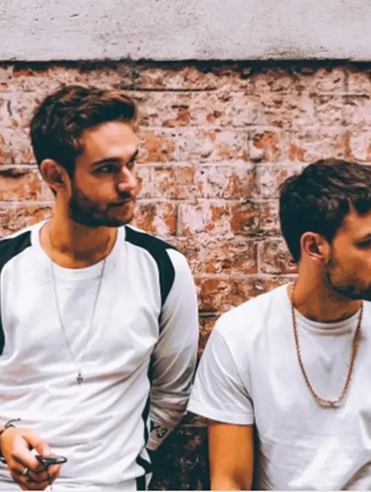 <p>Sementara itu, sejumlah fans tampak berbondong-bondong mendatangi TKP tempat Liam tewas. Mereka menyalakan lilin sebagai bentuk dukacita. (Foto: Instagram/ zedd)</p>