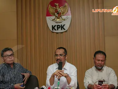 Hadi ditetapkan menjadi tersangka oleh KPK dalam kapasitasnya sebagai Direktur Jenderal Pajak periode 2002-2004, Jakarta,Senin (21/4/2014) (Liputan6.com/Faizal Fanani).
