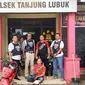 AR ditangkap aparat kepolisian di Kabupaten Ogan Komering Ilir Sumsel, usai melakukan begal sepeda motor menggunakan pistol mainan (Liputan6.com / Nefri Inge)