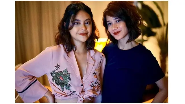 Gista dan Sakina memilik gaya rambut yang sama, keduanya terlihat makin mirip.
