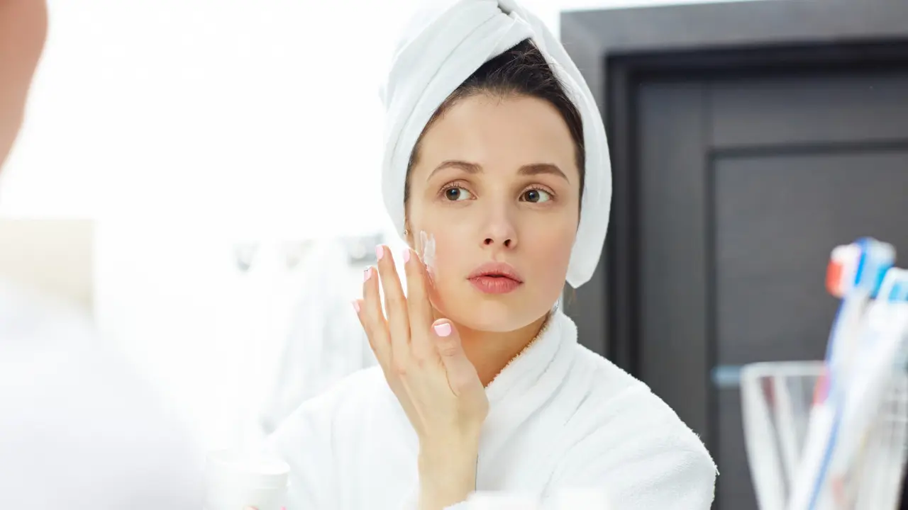Mengupas Kekuatan Retinol untuk Atasi Kerutan dan Garis-garis Halus, Ketahui Cara Tepat Memakainya!
