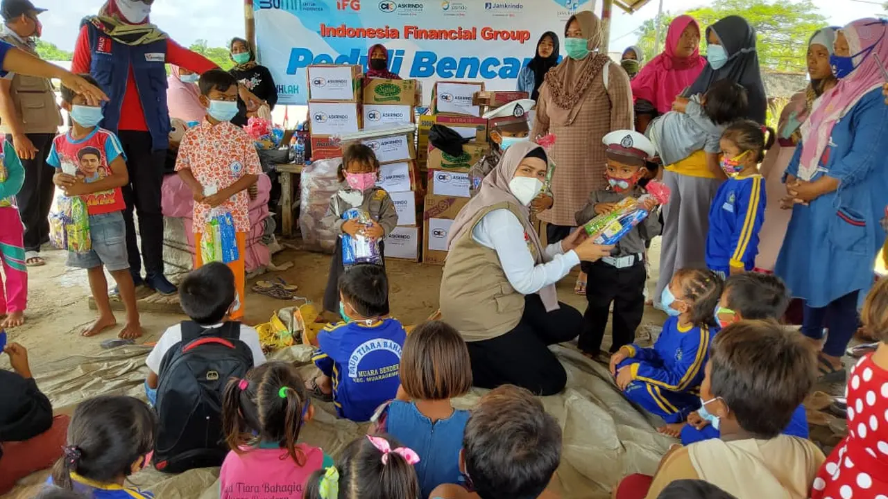 Askrindo menyalurkan bantuan kepada korban banjir di Muara Gembong Kabupaten Bekasi