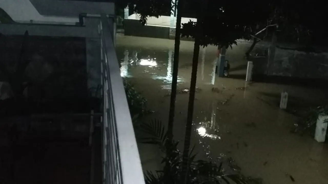 Banjir melanda Kota Palopo, Provinsi Sulawesi Selatan, Sabtu (30/10).