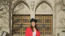 Laura juga meraih lulusan terbaik, dengan predikat kehormatan tertinggi, Summa Cum Laude dari boston University. (Foto: Instagram/ @mayzurstla)