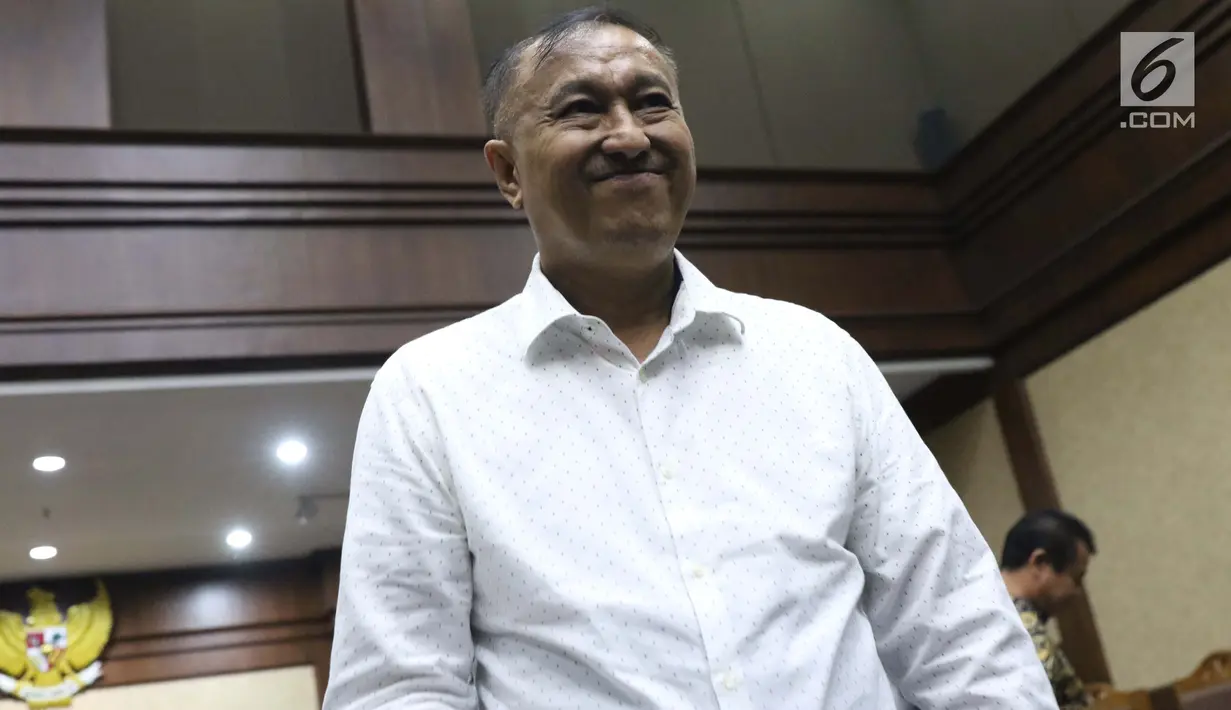 Anggota DPR dari fraksi Partai Golkar, Markus Nari usai menjalani sidang pembacaan dakwaan di Pengadilan Tipikor, Jakarta, Rabu (14/8/2019). Markus Nari didakwa oleh JPU KPK terkait kasus dugaan korupsi e-KTP dan perintangan penyidikan. (Liputan6.com/Helmi Fithriansyah)