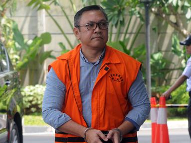 Bupati Pakpak Bharat, Sumatera Utara, Remigo Yolanda Berutu akan menjalani pemeriksaan lanjutan melengkapi berkas terkait dugaan menerima suap proyek di Dinas PUPR Pakpak Bharat di gedung KPK, Jakarta, Rabu (27/2). (Merdeka.com/Dwi Narwoko)