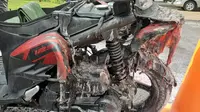 Sepeda motor yang kebakar dan meledak di Kemlu. (Liputan6.com/Yopi Makdori)