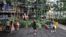 <p>Anak-anak saat bermain di Ruang Publik Terpadu Ramah Anak (RPTRA) Benhil 2, Bendungan Hilir, Jakarta, Rabu (14/9/2022). Pemerintah Provinsi DKI Jakarta gencar membangun ruang publik di Ibu kota guna meningkatkan interaksi antarwarga dan sebagai destinasi hiburan alternatif. (merdeka.com/Iqbal S. Nugroho)</p>