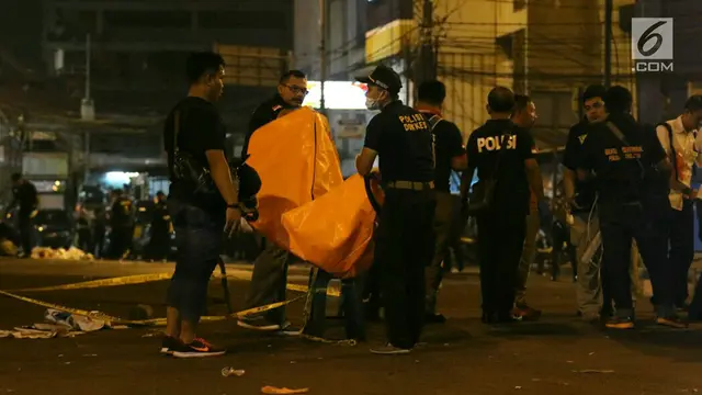 Polisi Lakukan Olah TKP dan Evakuasi Potongan Tubuh Ledakan Kampung Melayu