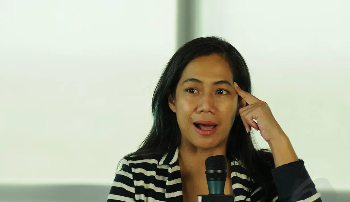 Produser 'Tanah Mama' Nia Dinata memberikan keterangan seputar proses pembuatan film dokumenter Tanah Mama di kantor redaksi Liputan6.com, Jakarta (9/1/2015). (Liputan6.com/Helmi Fithriansyah)