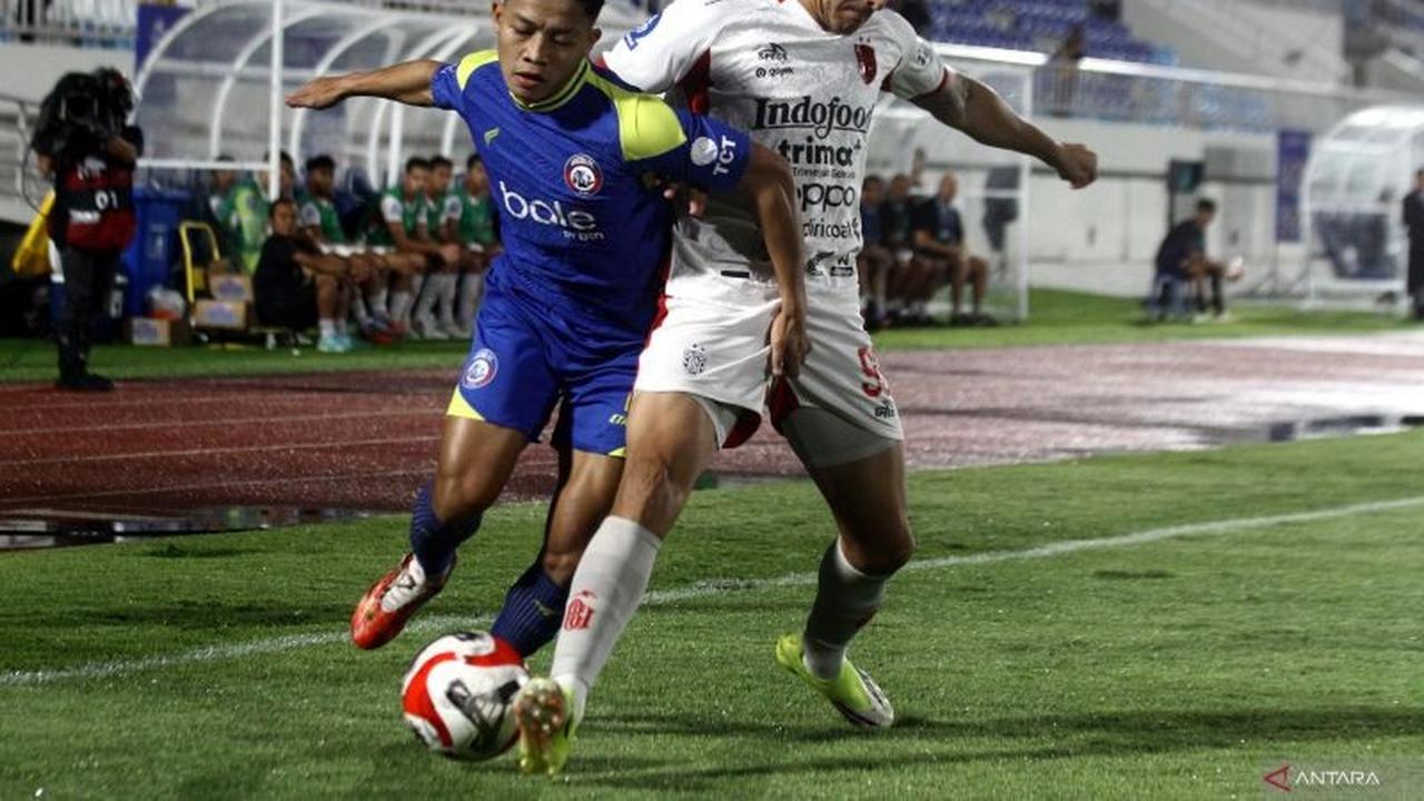 Pelatih Arema FC Lakukan Evaluasi Performa Pemain Usai Ditumbangkan Bali United: Soroti Babak Pertama yang Kurang Maksimal