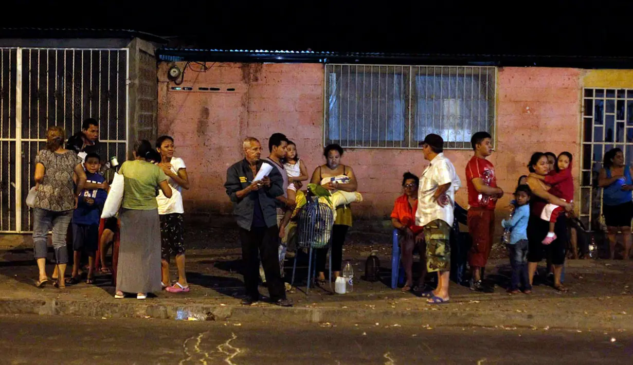Gempa bumi kembali mengguncang Nicaragua. Gempa ketiga dalam sepekan terakhir ini terjadi pada Minggu malam (13/4/2014) waktu setempat. (REUTERS/Jorge Cabrera) 
