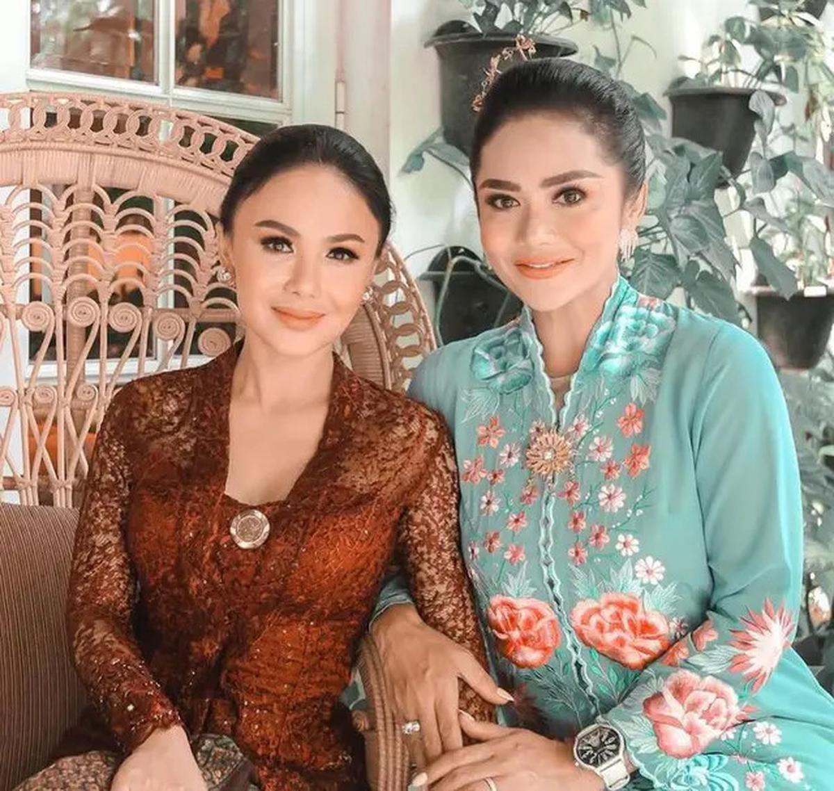 Kebaya Tosca untuk Penampilan Memukau, 4 Inspirasi dari Kahiyang Ayu hingga Tina Toon
