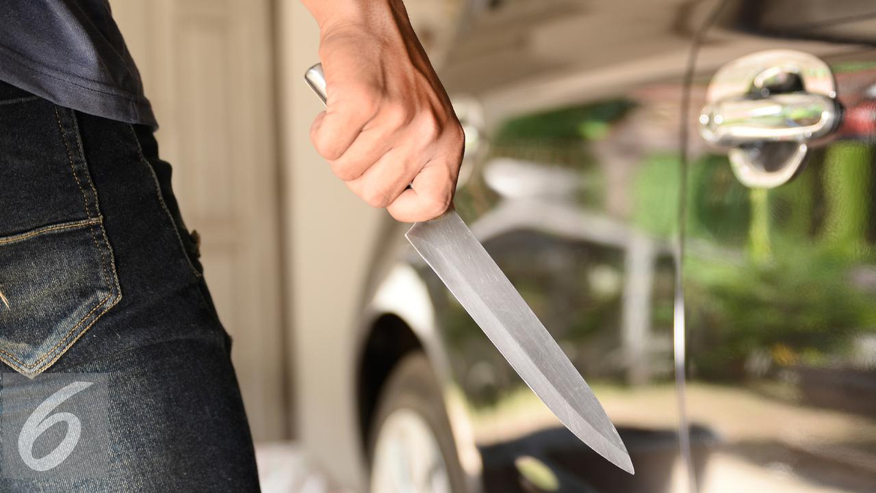 Janda Muda Ditusuk Pria Misterius di Siang Bolong