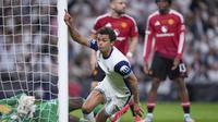 Momen Brennan Johnson mencetak gol dalam laga Tottenham vs Manchester United di final Liga Europa 2024/2025, Kamis (22/5/2025).&nbsp;(AP Photo/Jose Breton)