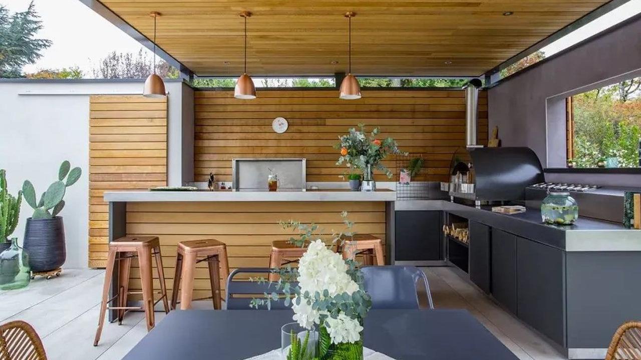 <b>Desain Ruang Makan Semi Outdoor Aesthetic</b><br>