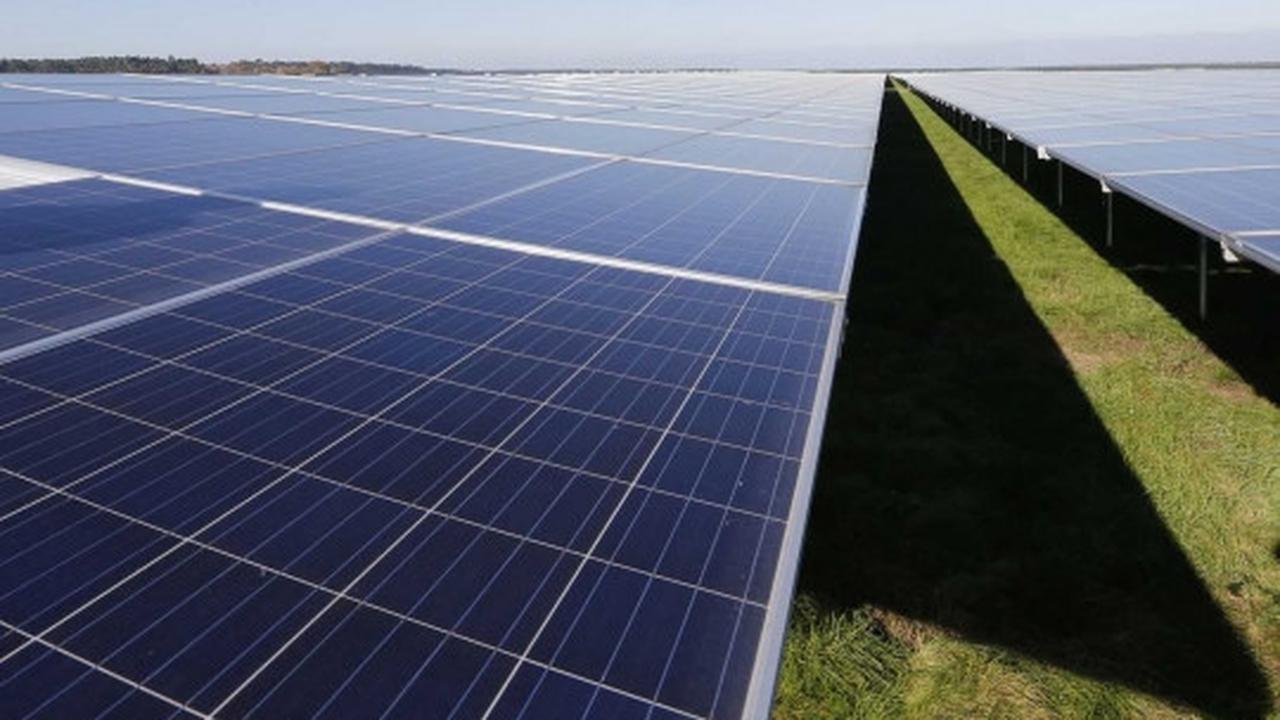 Melihat luasnya pusat tenaga surya terbesar di Eropa