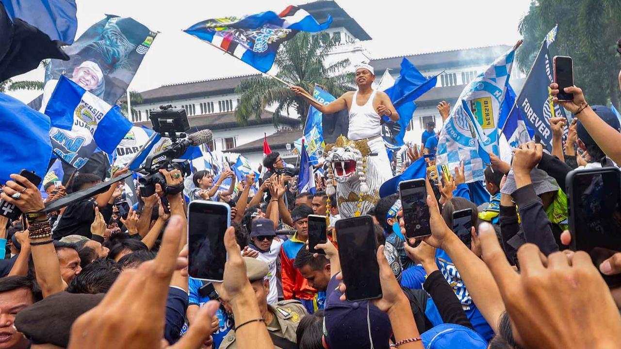 FOTO: Rbuan Boboh Iringi Pawai Persib Bandung