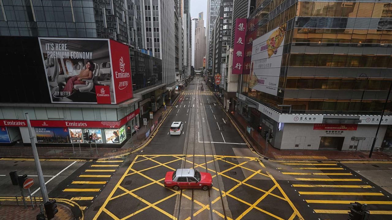 FOTO: Topan Wipha Lumpuhkan Hong Kong, Peringatan Tertinggi Diberlakukan
