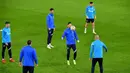 Para pemain Zenit St. Petersburg menghadiri sesi latihan jelang menghadapi Juventus pada pertandingan sepak bola Liga Champions di Stadion Juventus, Turin, Italia, 1 November 2021. (Isabella BONOTTO/AFP)
