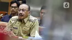 Bupati Natuna Abdul Hamid Rizal saat rapat dengar pendapat dengan Komisi IX DPR di Gedung Nusantara I, Kompleks Parlemen, Jakarta, Selasa (4/2/2020). Rapat membahas situasi terakhir di Natuna dan menjelaskan mengenai WNI dari Wuhan yang sempat ditolak warga setempat. (Liputan6.com/Johan Tallo)