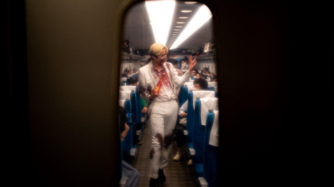 Gerombolan zombie serbu kereta cepat Shinkansen di Jepang
