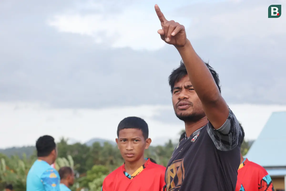 Foto: Suntikan Semangat dari Ilham Udin Armaiyn untuk Pesepak Bola Cilik Maluku Utara