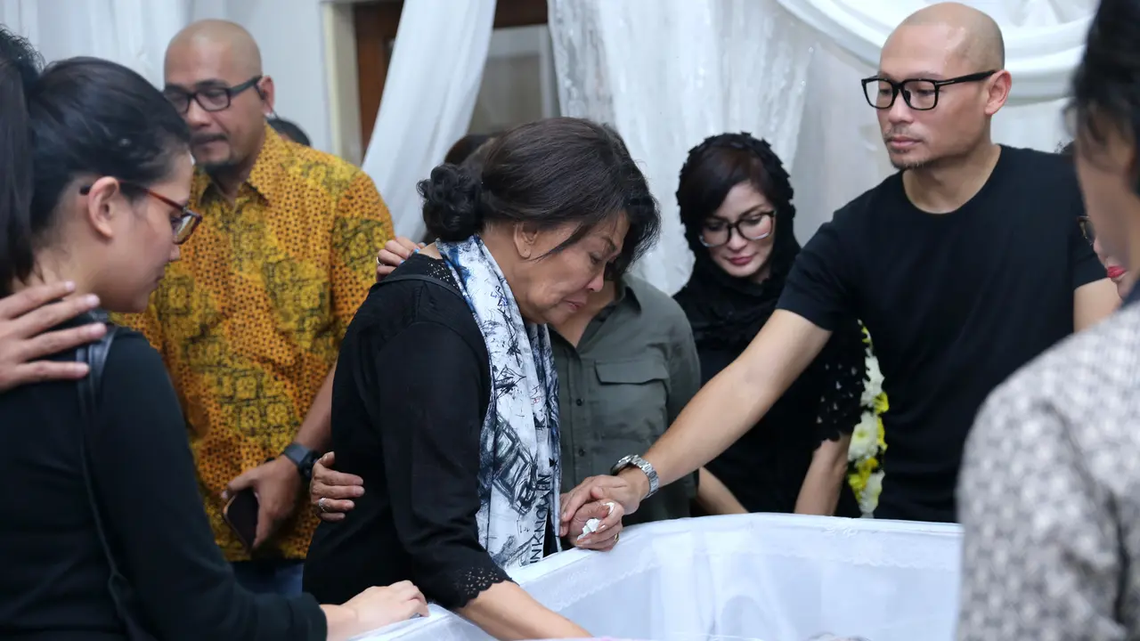Aditya Tumbuan putra keempat Frans Tumbuan