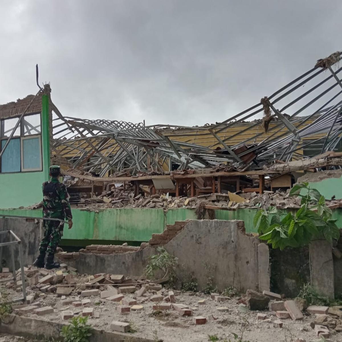 gedung mts di garut ambruk
