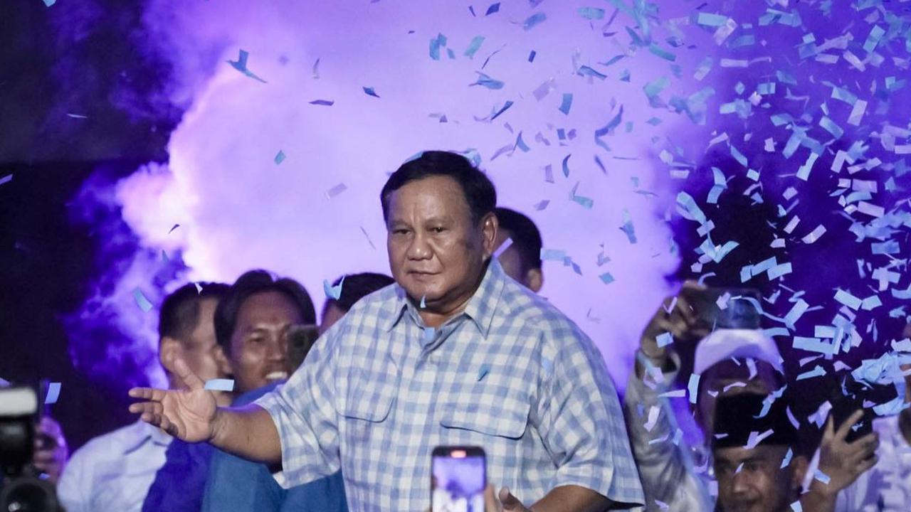 Pasangan calon presiden-calon wakil presiden nomor urut 2, Prabowo Subianto dan Gibran Rakabuming Raka menyampaikan pidato kemenangan hasil hitung cepat atau quick count Pilpres 2024 di Istora Senayan, Jakarta, Rabu (14/2/2024).&nbsp;YASUYOSHI CHIBA/AFP