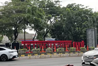 Pagar Mal Kokas Telah Dibongkar, Kini Berganti Dekorasi HUT RI