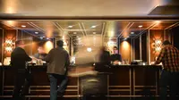 Ilustrasi bar di hotel. (Sumber Pexels)